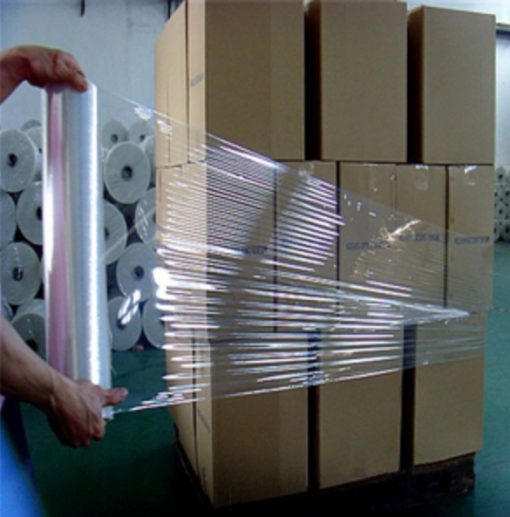 palette carton sous film étirable transparent